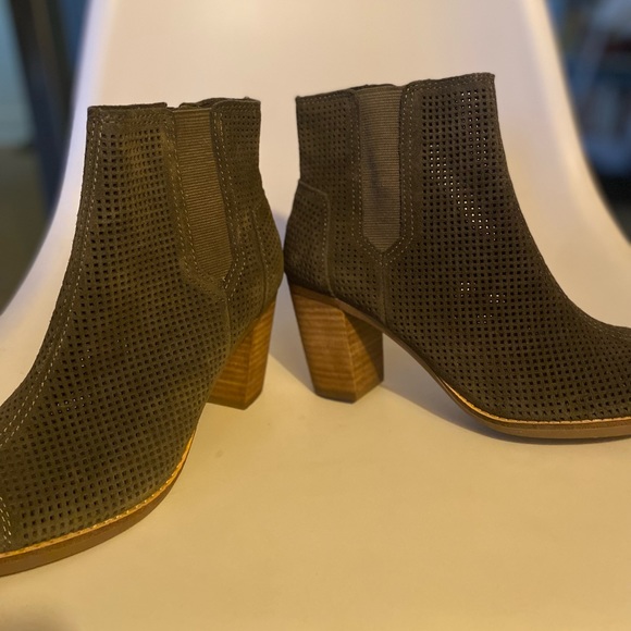 Toms • Majorca Peep Toe Booties - Picture 8 of 8